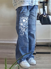 Trendy Washed Heart Pattern Cargo Jeans - Spacious Slash Pockets & Whiskering Details - Relaxed Fit for Casual Streetwear, Women's Fashionable Denim