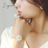 Korean Style Cute Small Daisy Flower Stud Earrings For Women Girls Sweet Statement Asymmetrical Earring Party Jewelry Gifts