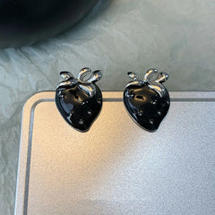 Fashion Vintage Black Dripping Glaze Strawberry Stud Earrings for Women Aesthetic Jewelry Friend Gifts Accessories