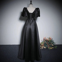 Elegant Satin Black Evening Dresses Beaded Ruched Sweetheart Short Sleeves Formal Party Gowns Long Prom Dresses Robe De Soirée