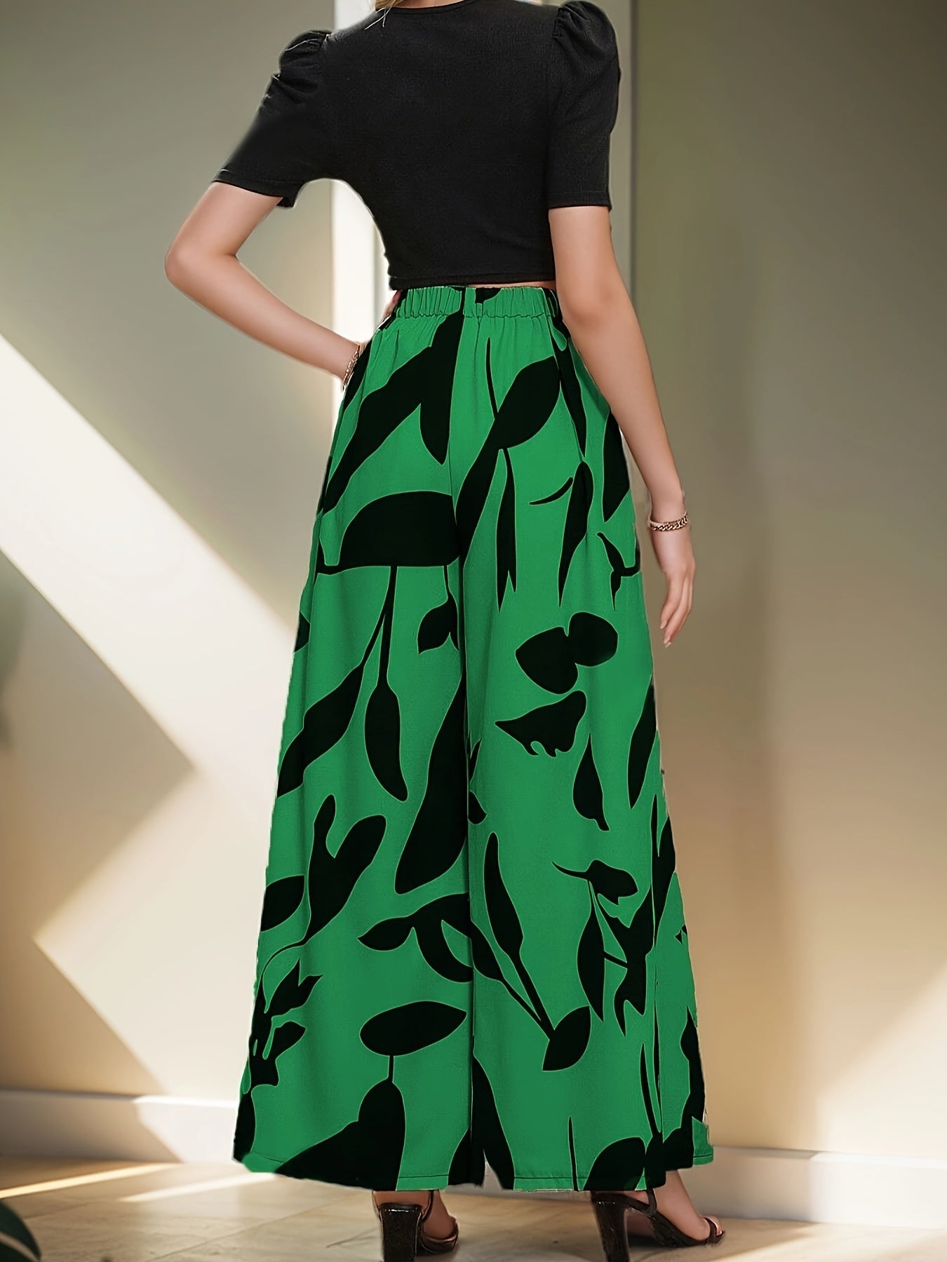 Chic Womens Two-Piece Pantsuit Set - Solid Color T-Shirt with Leaf Print Pants - Stylish Crew Neck & Flattering Wide Leg Design - Perfect Elegant Casual Outfit