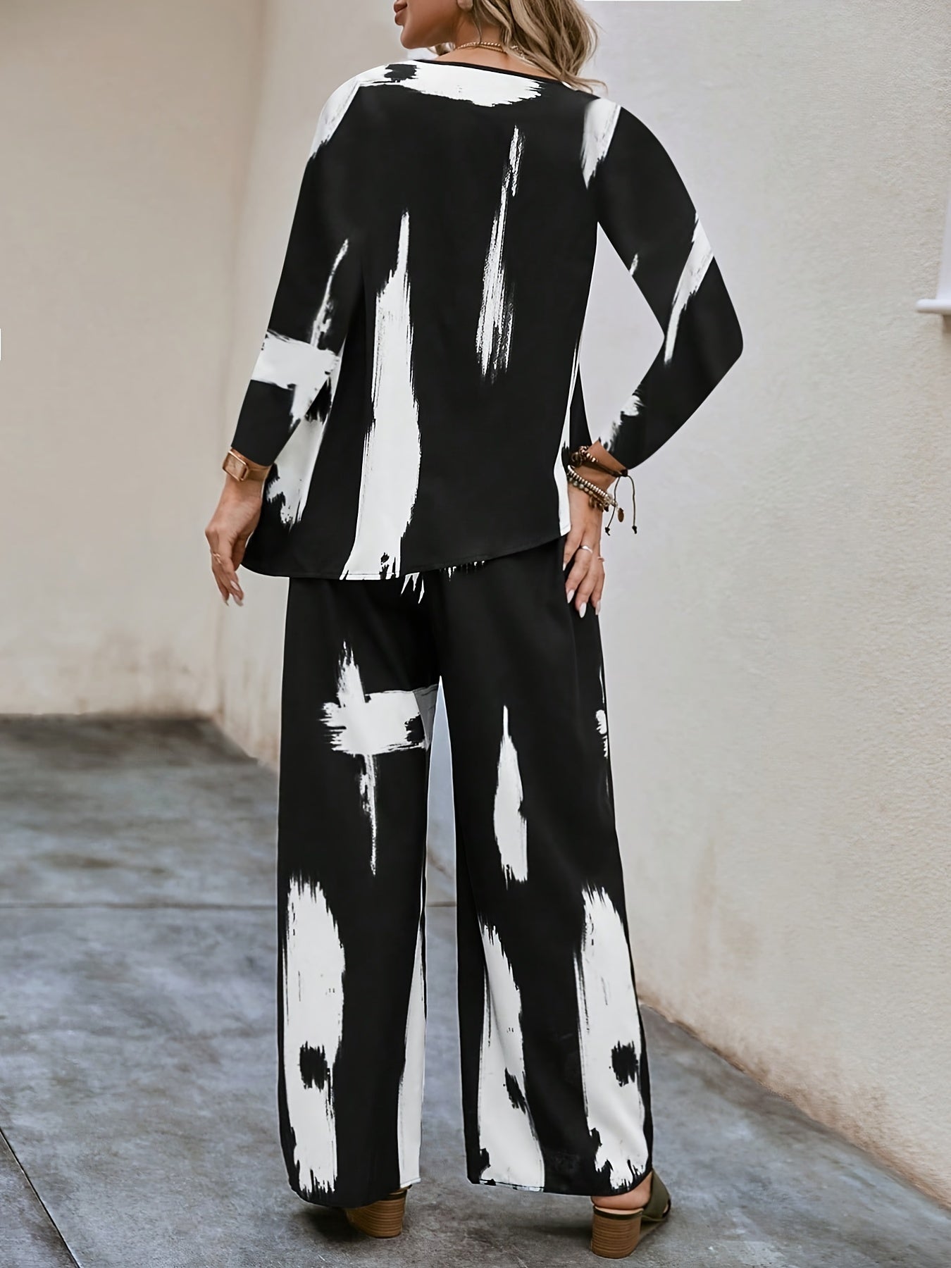 Plus Size Casual Outfits Two Piece Set, Women's Plus Brush Print Long Sleeve Round Neck Top & Wide Leg Pants Outfits 2 Piece Set