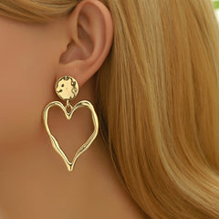 1 Pair of Dangle Earrings - Unique Irregular Golden Heart-Shaped Design, Fashionable Statement Earrings for a Bold Look - Perfect for Daily Outfits and Party Accessories