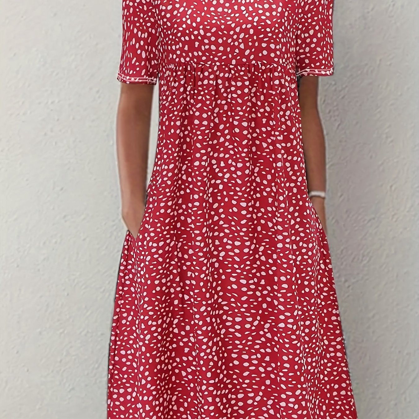 Bohemian Floral Charm - Dual Pocket Crew Neck Dress with Short Sleeves - Stylish Casual Womens Clothing for Summer