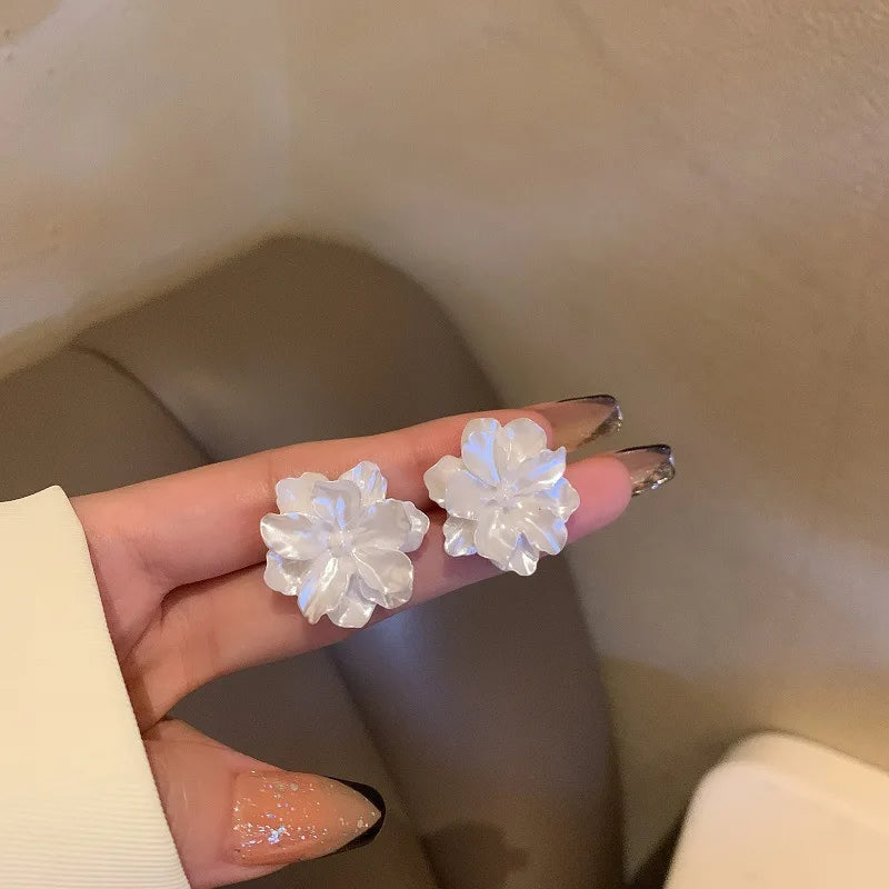 Acrylic White Camellia Flowers Stud Earrings for Women Fashion Temperament Fairycore Earring Party Wedding Jewelry Wholesale