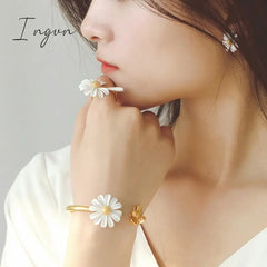 Korean Style Cute Small Daisy Flower Stud Earrings For Women Girls Sweet Statement Asymmetrical Earring Party Jewelry Gifts