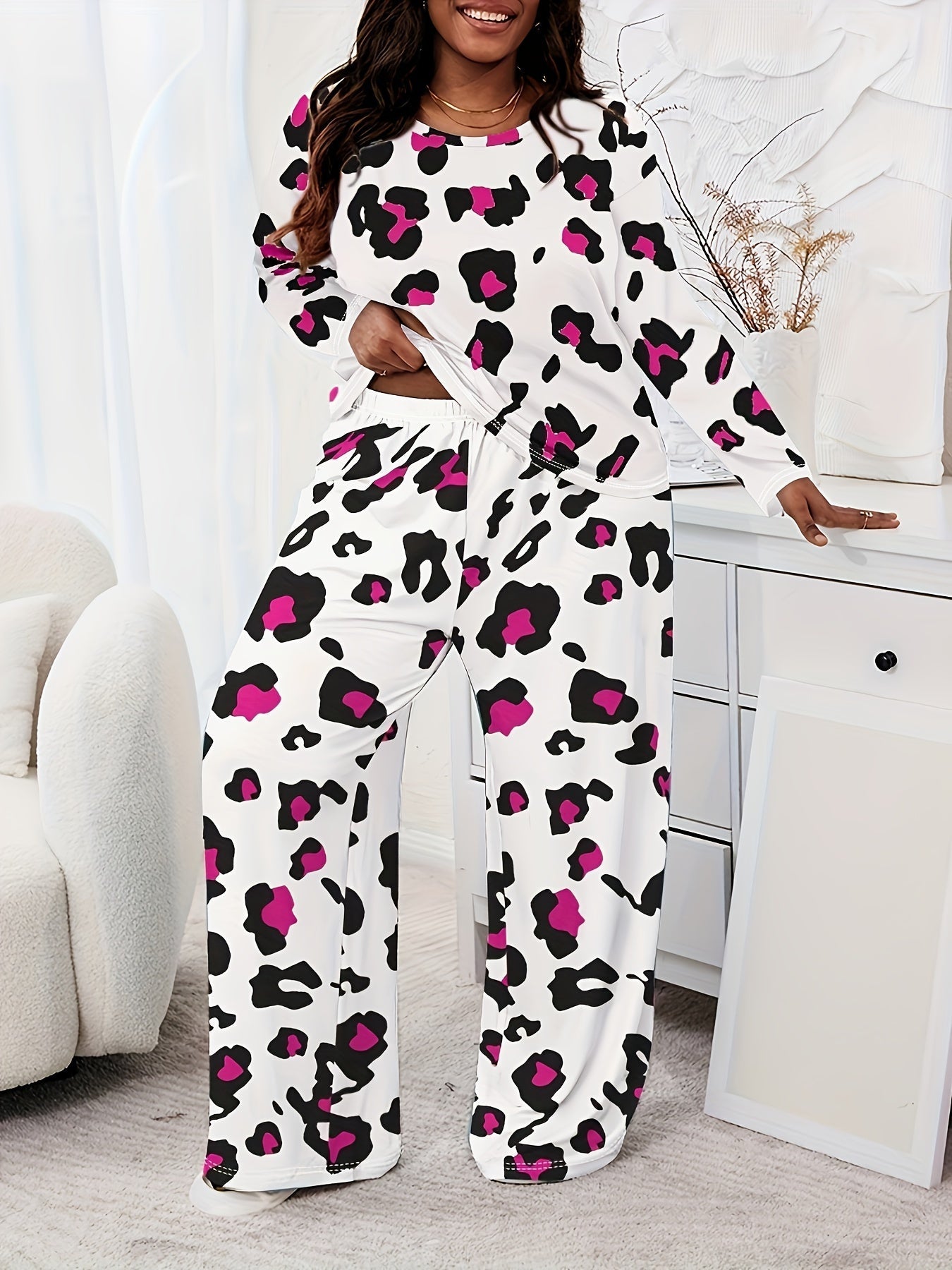Plus Size Casual Pajamas Set, Women's Plus Leopard Print Long Sleeve Round Neck Tee & Pants Home Wear 2 Piece Set