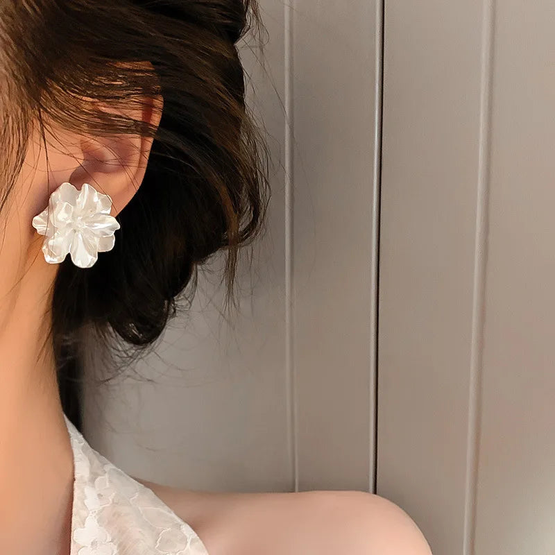 Acrylic White Camellia Flowers Stud Earrings for Women Fashion Temperament Fairycore Earring Party Wedding Jewelry Wholesale
