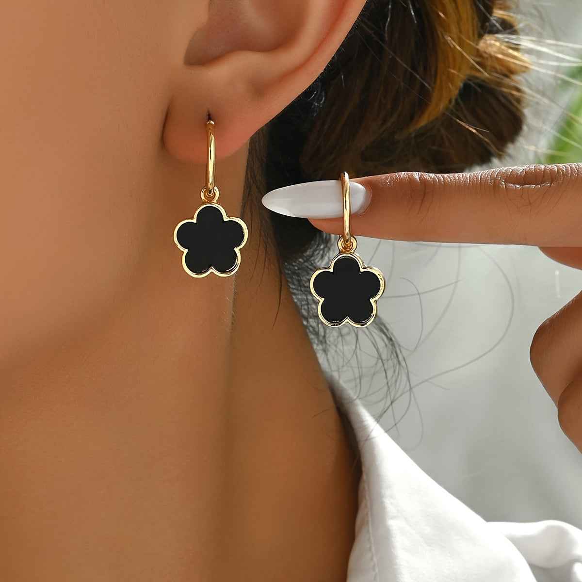 Stunning Clover Drop Earrings - Zinc Alloy Dangle Earrings with Iron Ear Needle, No Plating, Versatile Fashion Accessory for Daily and Party Occasions, Hypoallergenic, Nickel-Free, One Pair