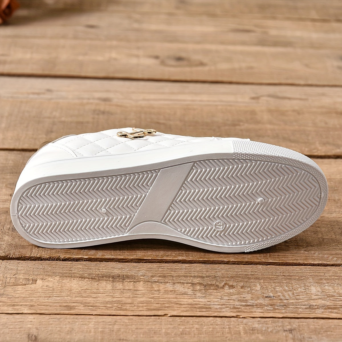 Chic Quilted Sneakers for Women - Comfortable Low-Top Design with Lace-Up Closure, Metallic Accent and Soft Sole for Casual Wear