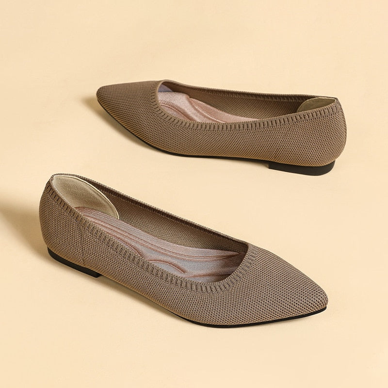 Women's shoes Large flat shoes Spring and Autumn fashion pointy beautiful rubber soles anti-slip shallow mouth shoes