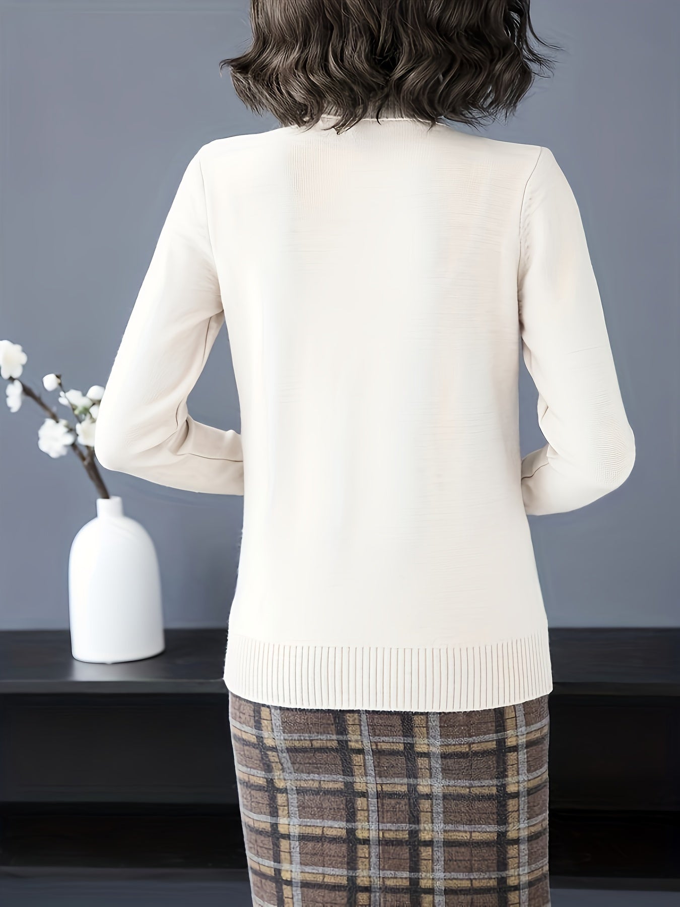 Cozy Chic Knit Sweater - Pullovers for Women with Elegant Crew Neck, Long Sleeves, and Soft Solid Colors for Fall and Winter Fashion - Perfect for Casual Daily Wear