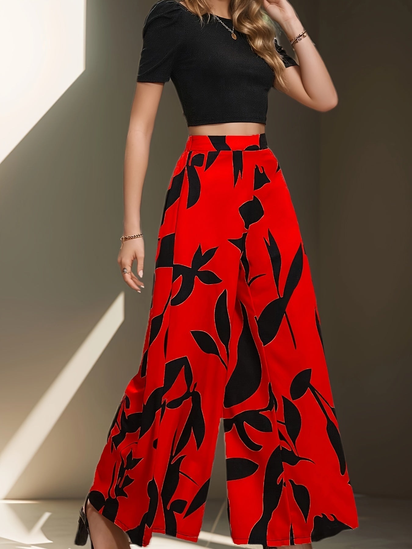 Chic Womens Two-Piece Pantsuit Set - Solid Color T-Shirt with Leaf Print Pants - Stylish Crew Neck & Flattering Wide Leg Design - Perfect Elegant Casual Outfit