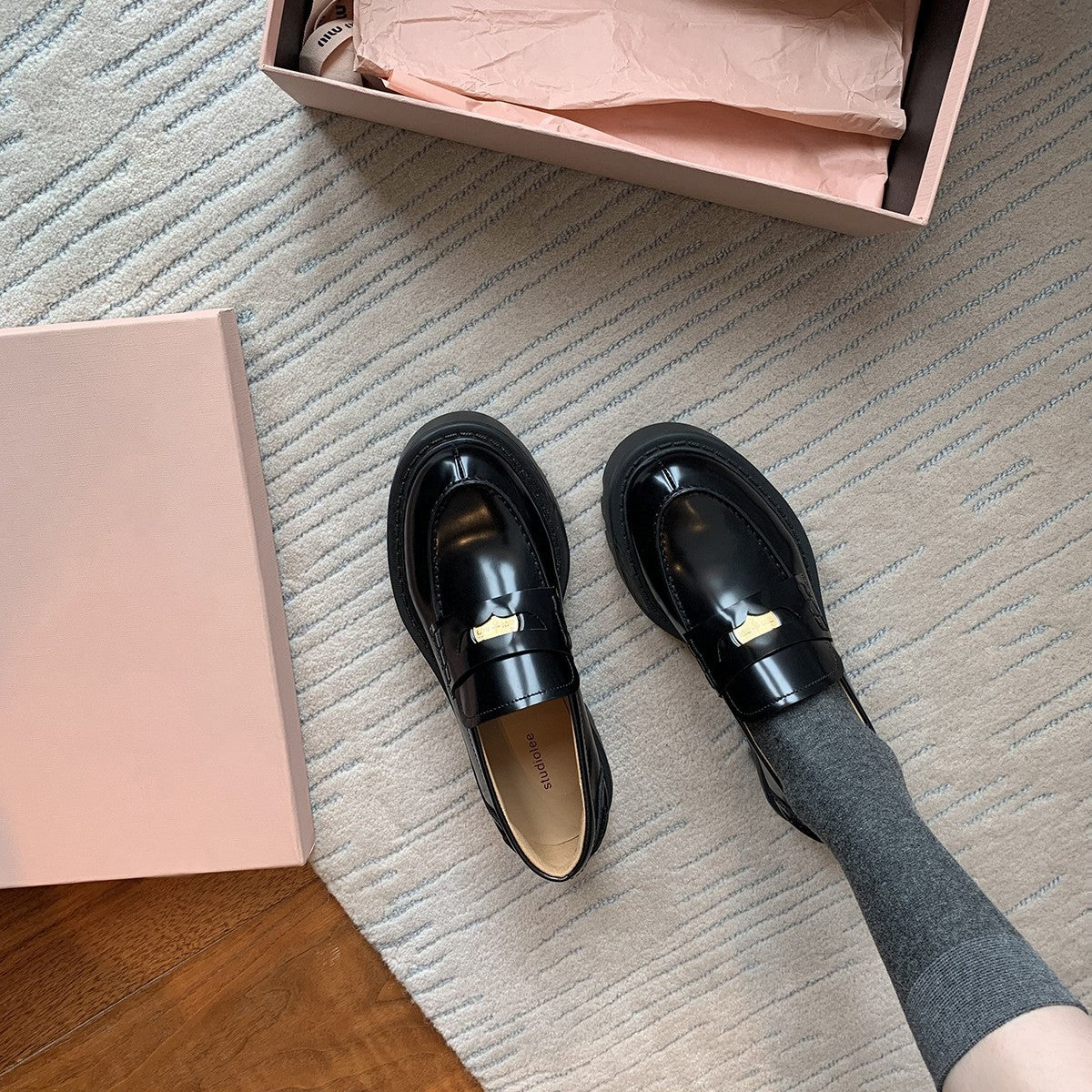 Cowhide version ~ grape mother with gas small gold coin pointed round head thick heel pedal loafers women's thick-soled small leather shoes