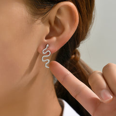 1 Pair Snake Shaped Dangle Earrings - Trendy Minimalist Stud Earrings with Gothic Style, Suitable for Daily Party Wearing, Hypoallergenic and Nickel-Free for Sensitive Skin, Perfect Gift for Ladies