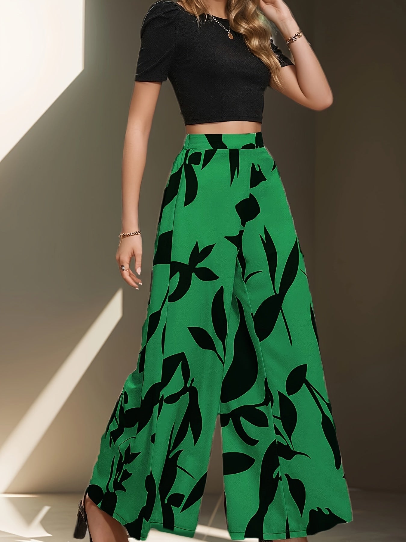 Chic Womens Two-Piece Pantsuit Set - Solid Color T-Shirt with Leaf Print Pants - Stylish Crew Neck & Flattering Wide Leg Design - Perfect Elegant Casual Outfit
