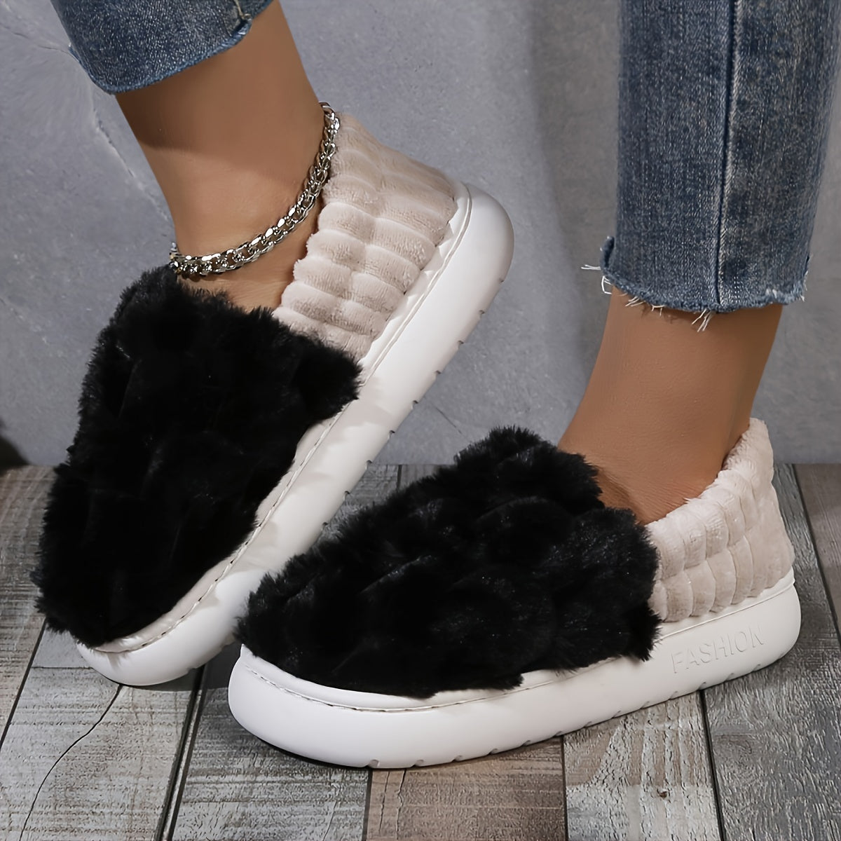 Cozy Plaid Slip-on Slippers - Plush Lining & Anti-Slip Sole - Ideal for Indoor Comfort