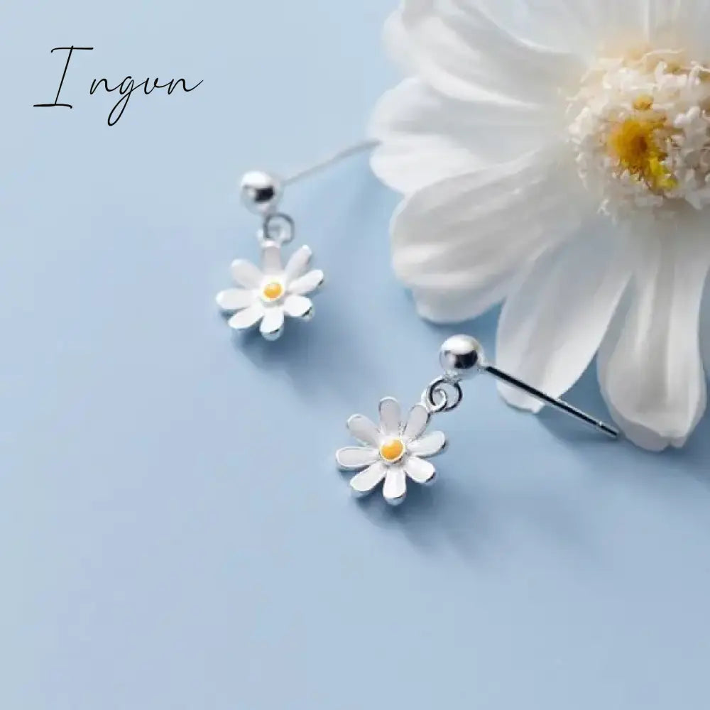 Korean Style Cute Small Daisy Flower Stud Earrings For Women Girls Sweet Statement Asymmetrical Earring Party Jewelry Gifts