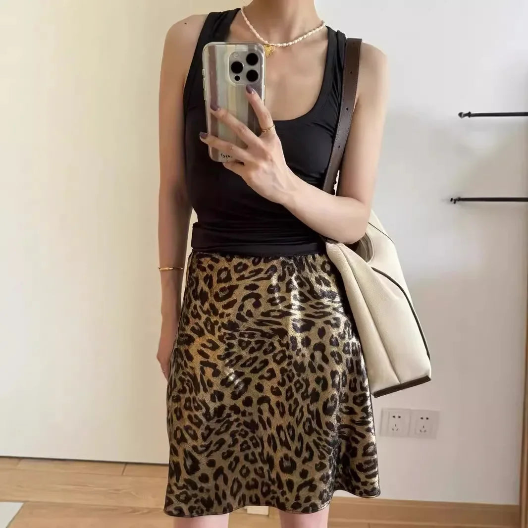 Fashionable and versatile leopard print skirt