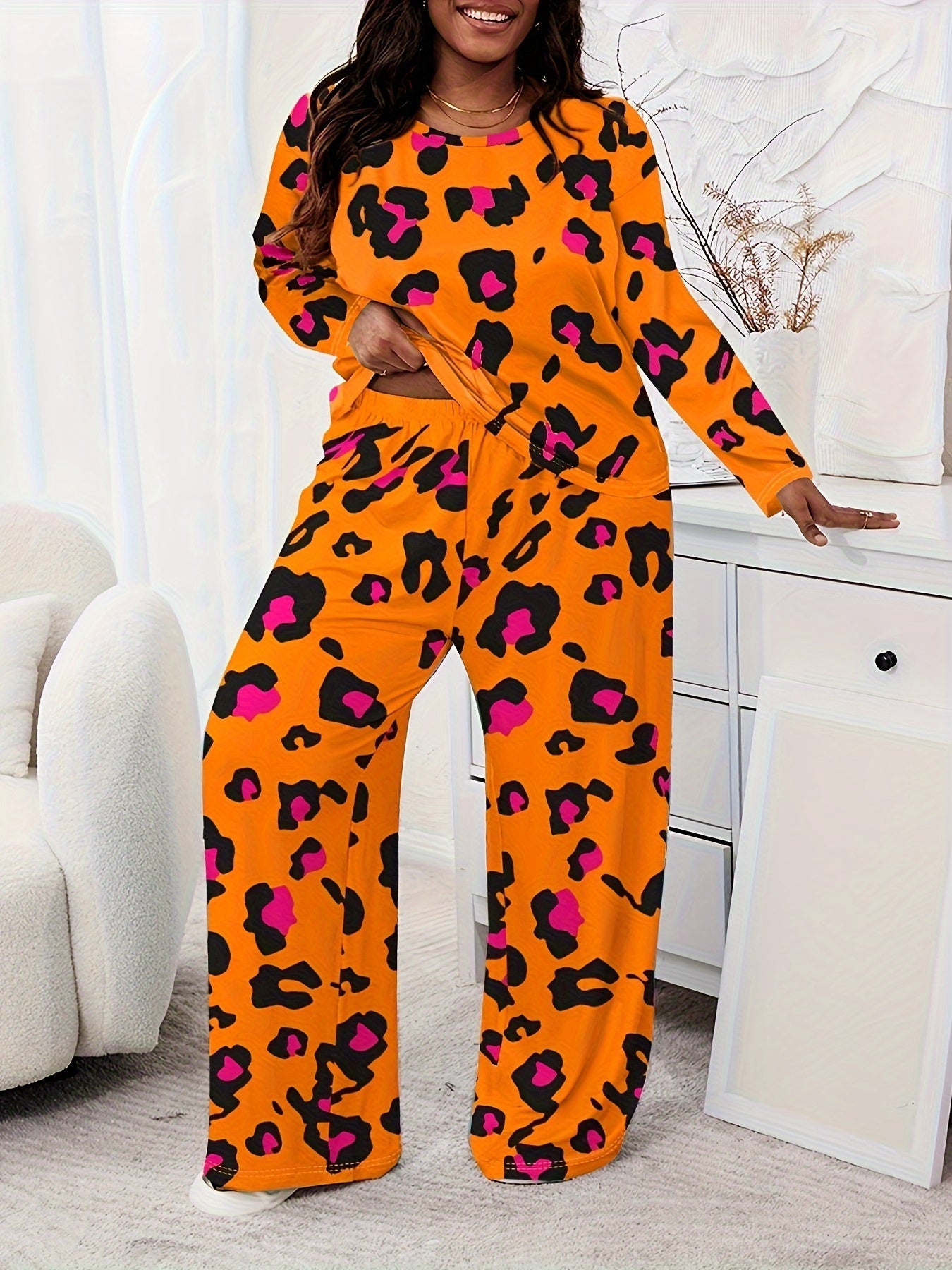 Plus Size Casual Pajamas Set, Women's Plus Leopard Print Long Sleeve Round Neck Tee & Pants Home Wear 2 Piece Set