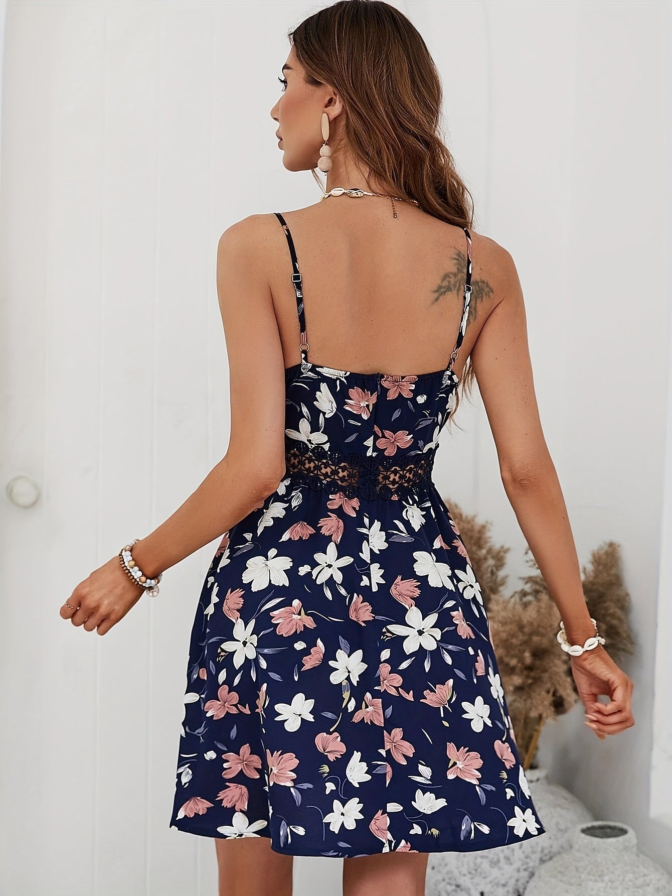 Chic Contrast Lace Spaghetti Strap Dress - Elegant & Comfortable for Spring and Summer, Perfect for Any Occasion, Women's Fashion Essential