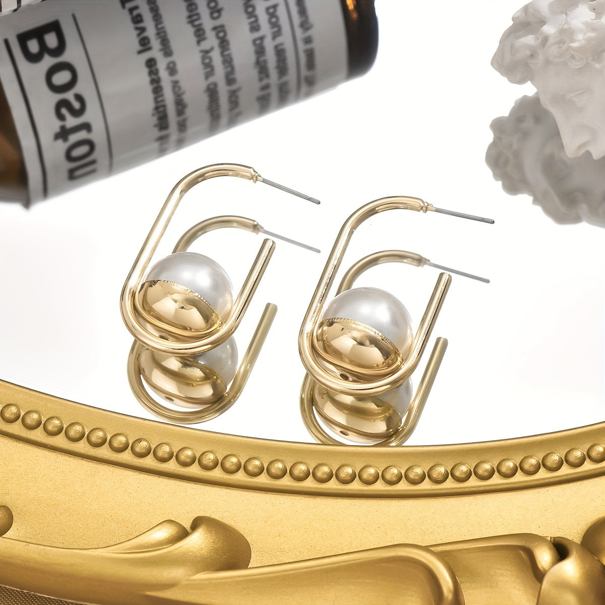 1 Pair of Exquisite Oval-Shaped Vintage-Inspired Drop Earrings - Golden Tone, Timeless Fashion Accessory, Perfect for Ladies' Daily Wear, Elegant Party Look, and Special Occasions