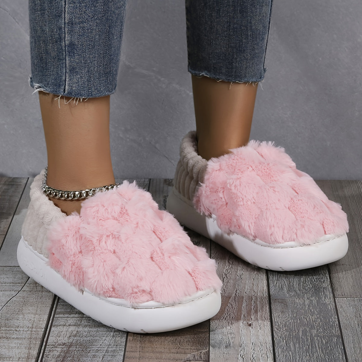 Cozy Plaid Slip-on Slippers - Plush Lining & Anti-Slip Sole - Ideal for Indoor Comfort