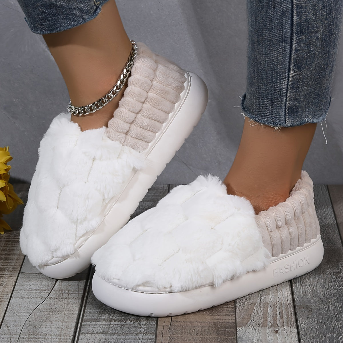 Cozy Plaid Slip-on Slippers - Plush Lining & Anti-Slip Sole - Ideal for Indoor Comfort