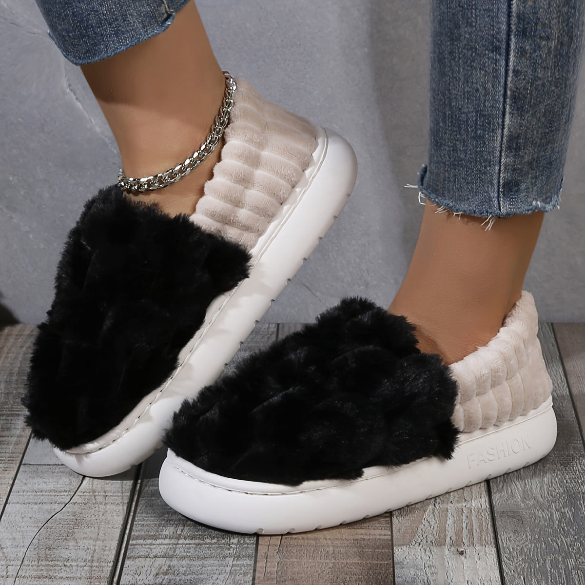 Cozy Plaid Slip-on Slippers - Plush Lining & Anti-Slip Sole - Ideal for Indoor Comfort