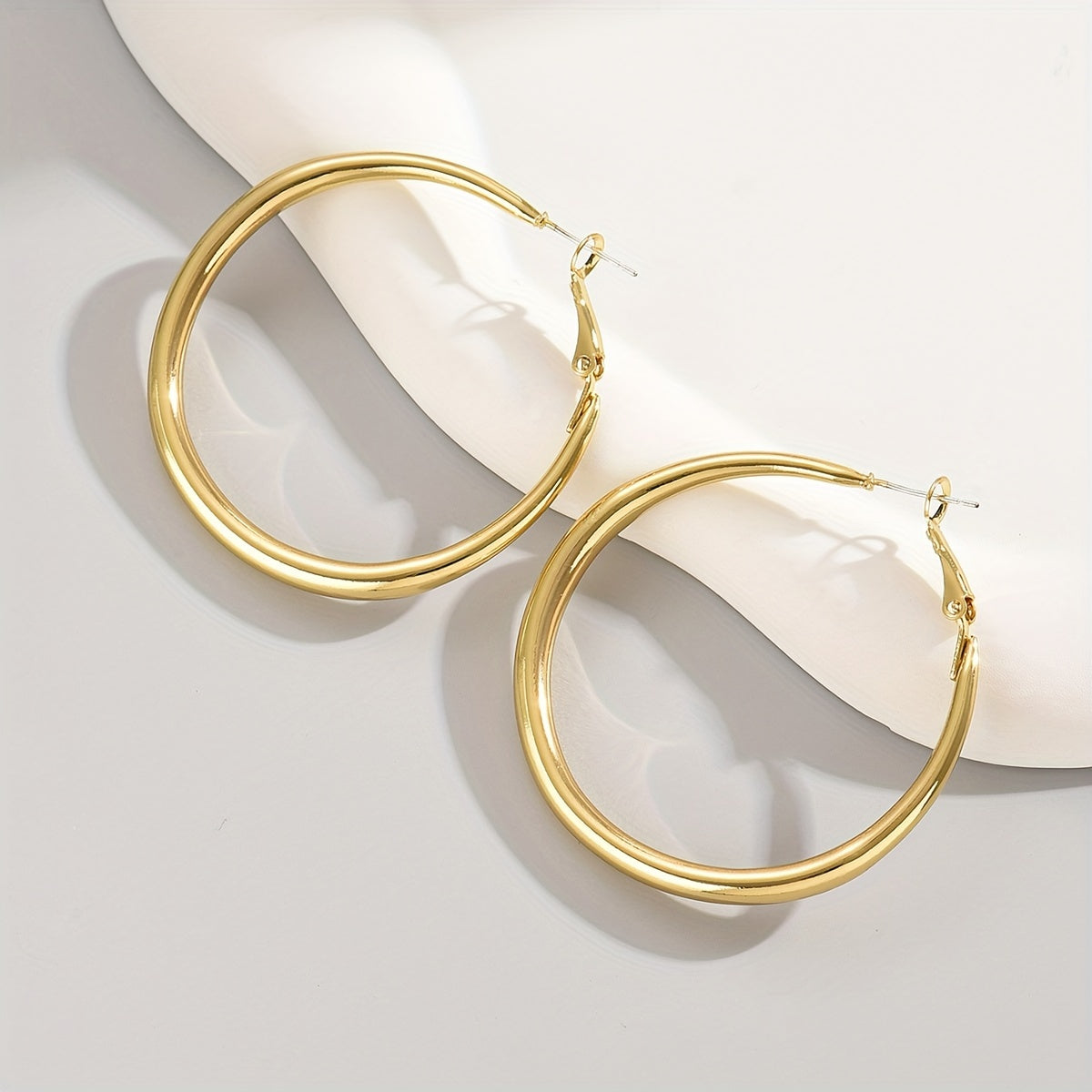 1 Pair Exquisite Bohemian Chic Geometric Circle Hoop Earrings - Minimalist Statement Jewelry for Daily Wearing with Large Circle Design, Elegant Style, and Versatile Accessory for Any Occasion