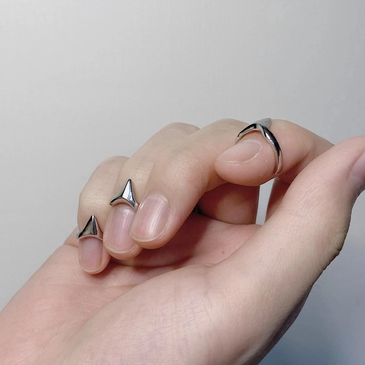 Ingvn  4pcs Knife Edge Metal Tail Ring Simple Personality Cool Opening Fashion Ring for Men Women Girls Men Party Jewelry New INS