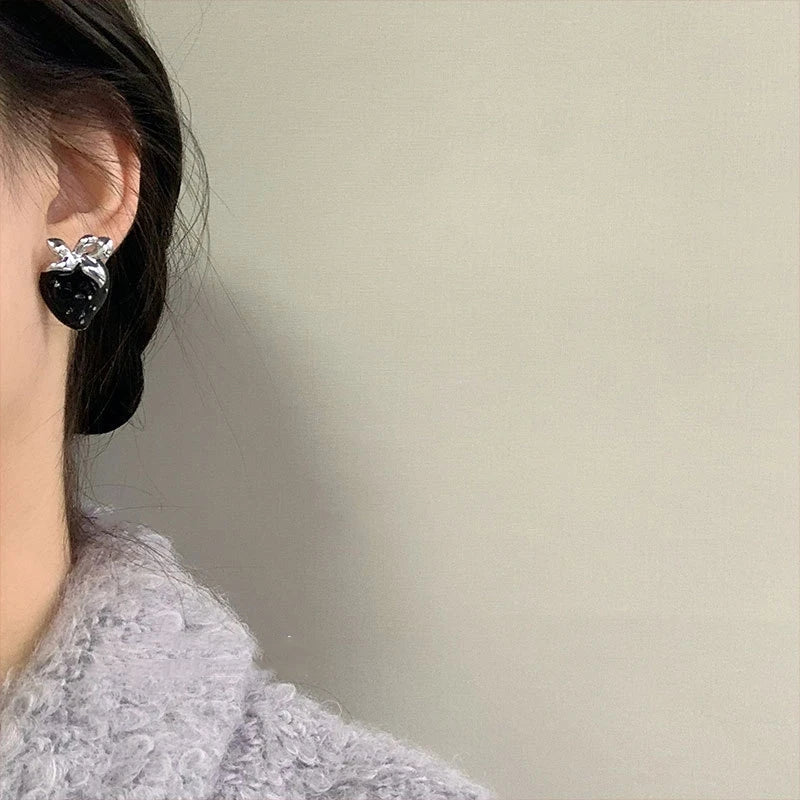 Fashion Vintage Black Dripping Glaze Strawberry Stud Earrings for Women Aesthetic Jewelry Friend Gifts Accessories