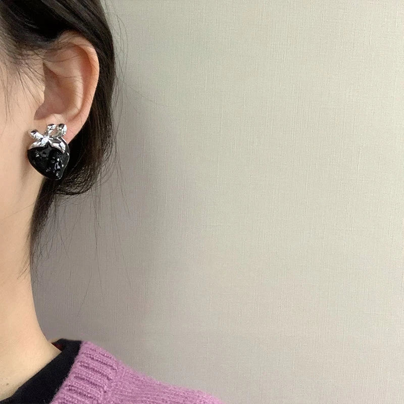Fashion Vintage Black Dripping Glaze Strawberry Stud Earrings for Women Aesthetic Jewelry Friend Gifts Accessories