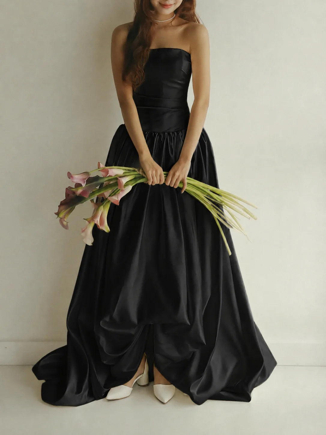 Ingvn - Korean Minimalist Strapless Satin Wedding Dress A‑Line Pleated Skirt Bridal Gown Simple Elegant For Photoshoot Elopement Wedding