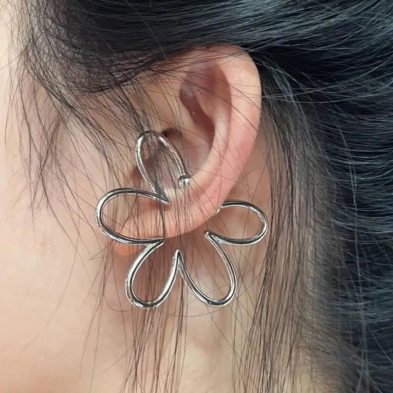Ingvn  Fashion Exaggerated Hollow Flower Ear Bone Clip Non-Pierced Earring Silver Color Ear Cuff for Women Girls Aesthetic Jewelry 1pc