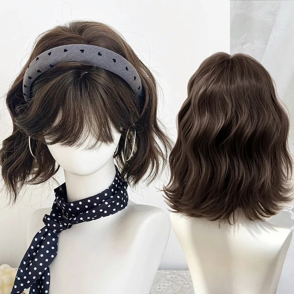 Ingvn  Short Wavy Ombre Pink Hair Wig for Women Synthetic Wig with Bangs Natural Layered Lolita Cosplay Party Cute Wigs