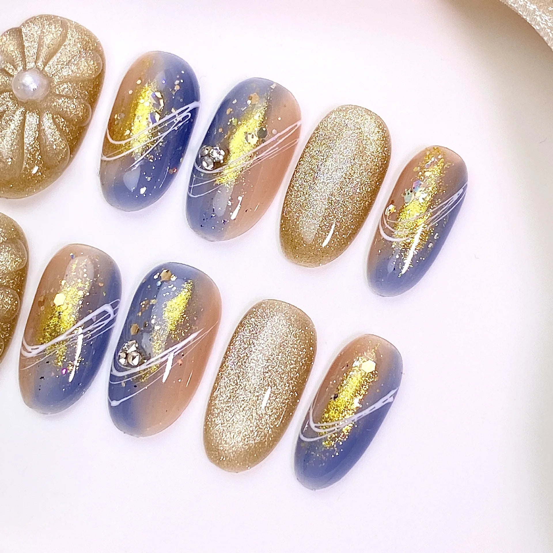 Ingvn  10Pcs Blending Color Round Head Handmade False Nails Set with Rhinestone Brown Cat's Eye Design Press on Nails Reusable Nail Tip