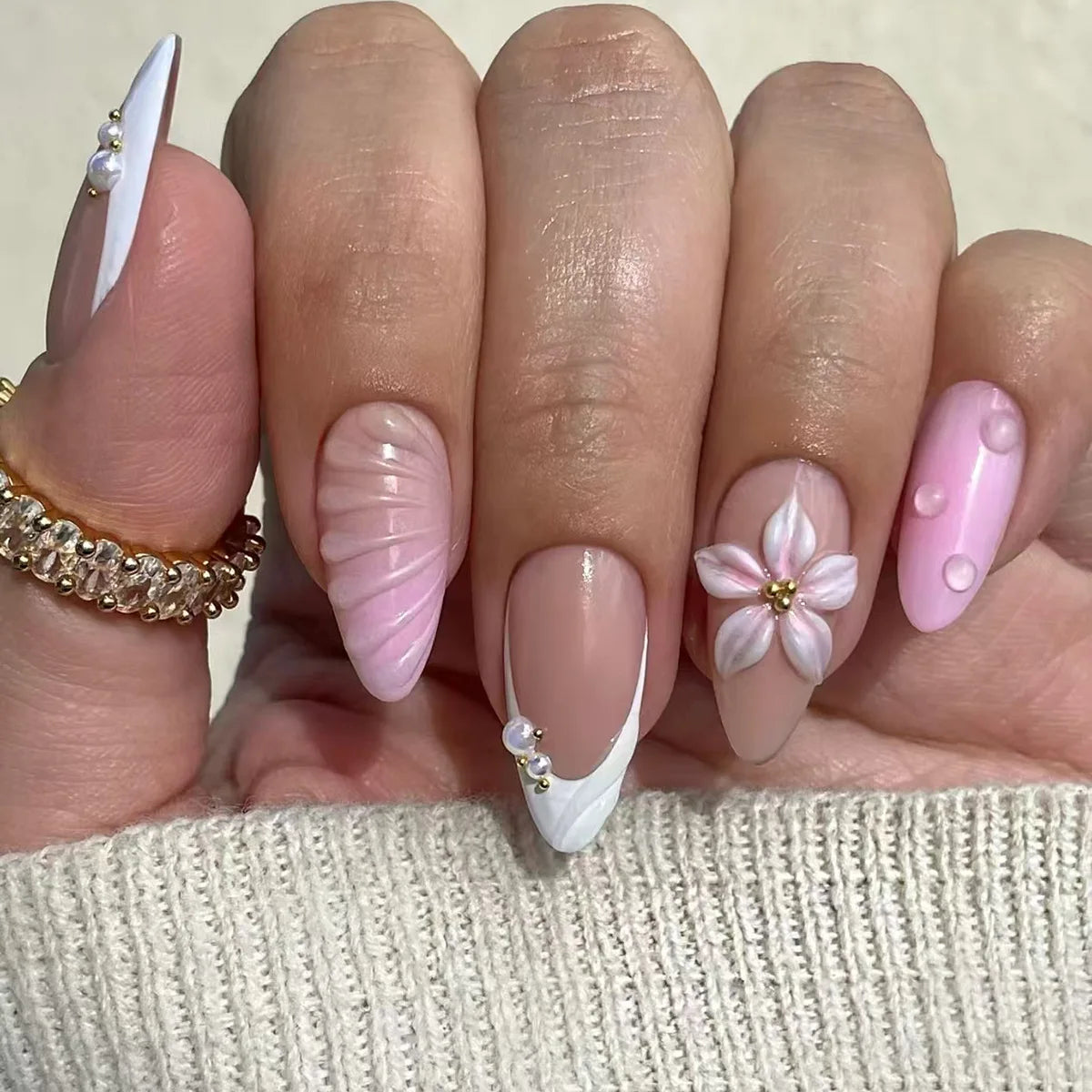 Ingvn  24Pcs 3D Shell Pattern Press on False Nails with Green Camellia Design Short Round Head Wearable Almond French Fake Nail Set