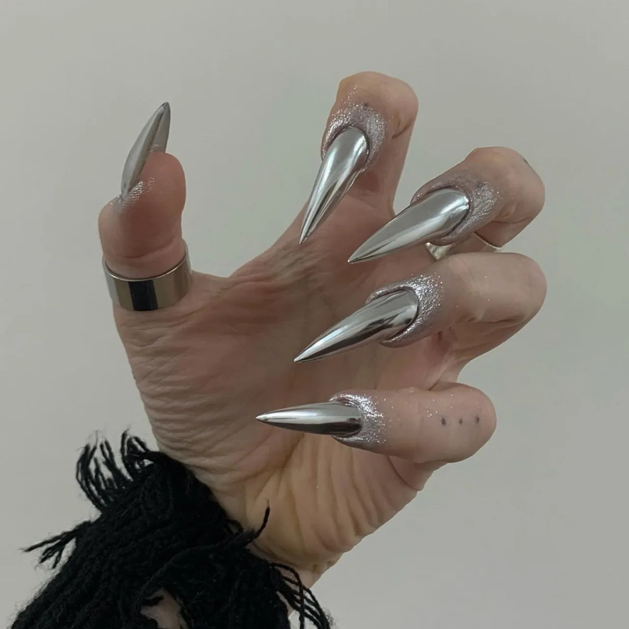 Ingvn  24Pcs Fashion Stiletto Press on Fake Nails with Rhinestone Y2k Almond False Nails Set Strawberry Design Full Cover Manicure Tips