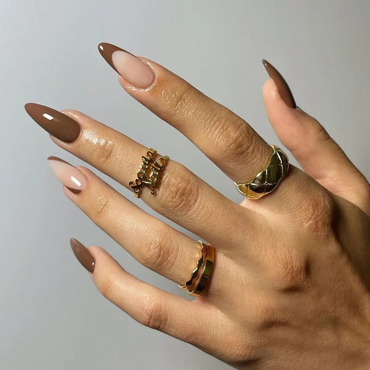 Ingvn  24Pcs Simple Green French False Nails Short Almond Fake Nails with Wave Line Design Wearable Round Head Press on Nail Tips