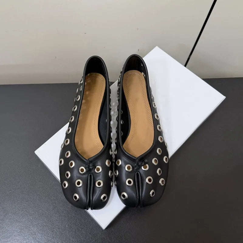Ingvn  Fashion Rivet Hollow out Split toe Women Ballet Flats Spring Summer Comfortable Soft Sole Lazy Walking Loafers Casual Tabi Shoes