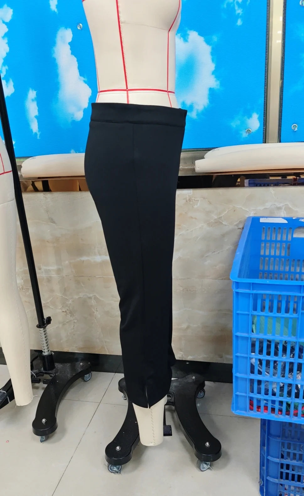 Ingvn  Women Y2K Polka Dot Capri Pants Low Rise Stretchy Cropped Bell Bottoms Slim Slit Hem Yoga Loungewear Going Out Capris