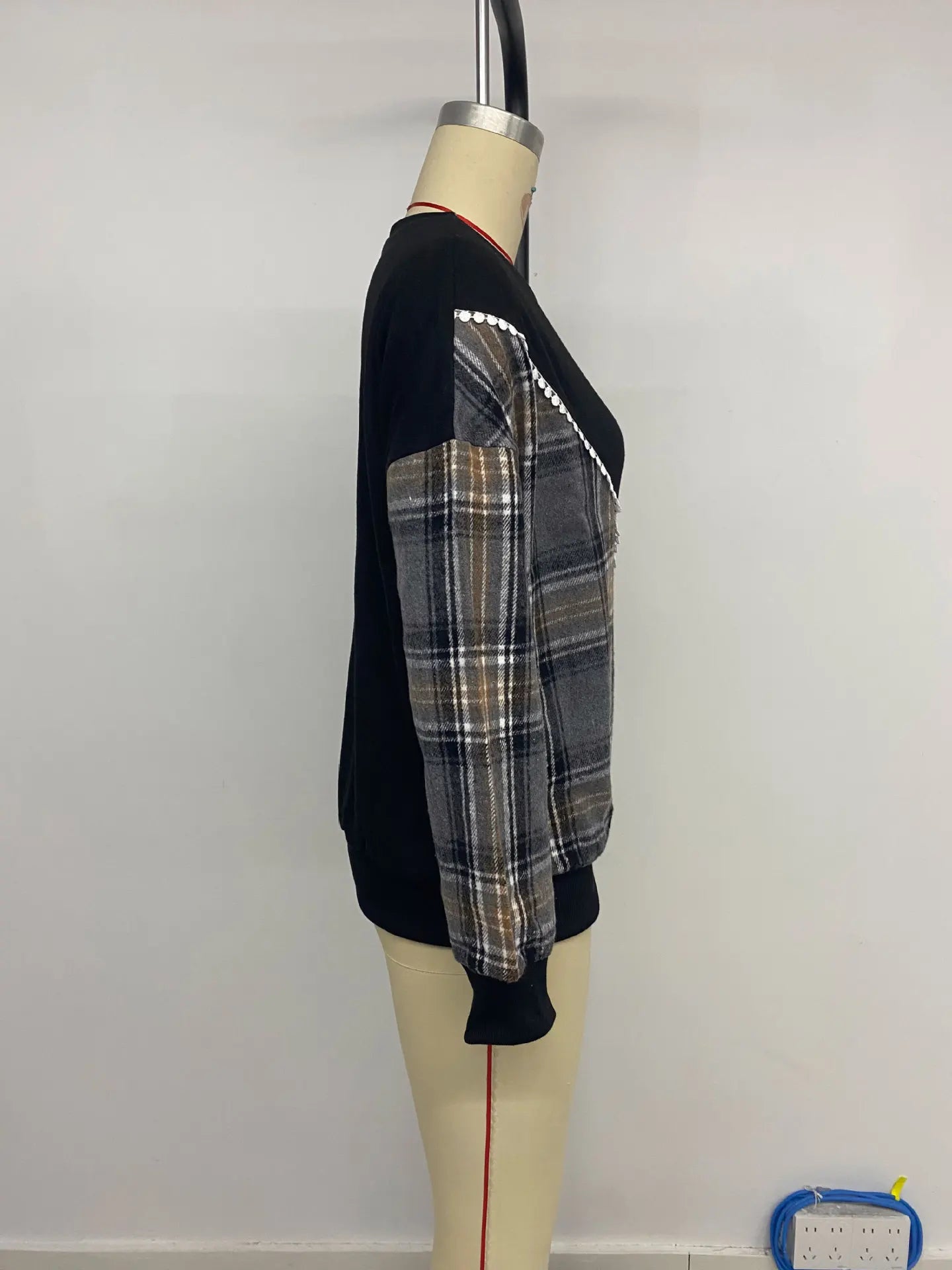 Ingvn - Women Round Neck Plaid Color Block Sweatshirt Lace Trim Long Sleeve Casual Pullover Top