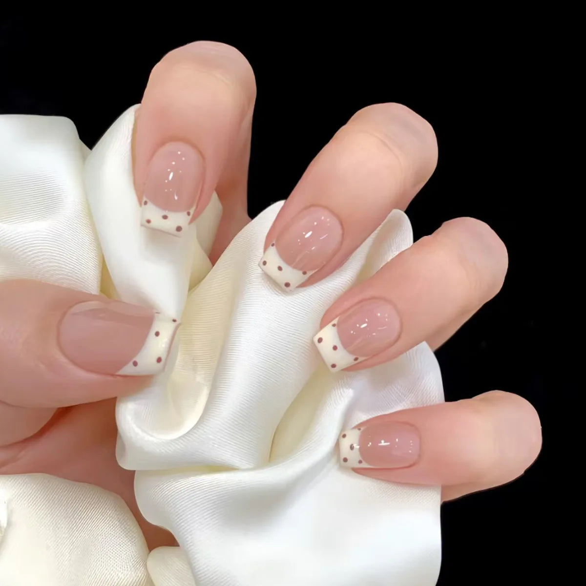 Ingvn  24Pcs Short Ballet False Nails with Red Strawberry Pattern Acrylic Coffin Nails Set Press on Cute Cat's Eye Sticks Nail Tips