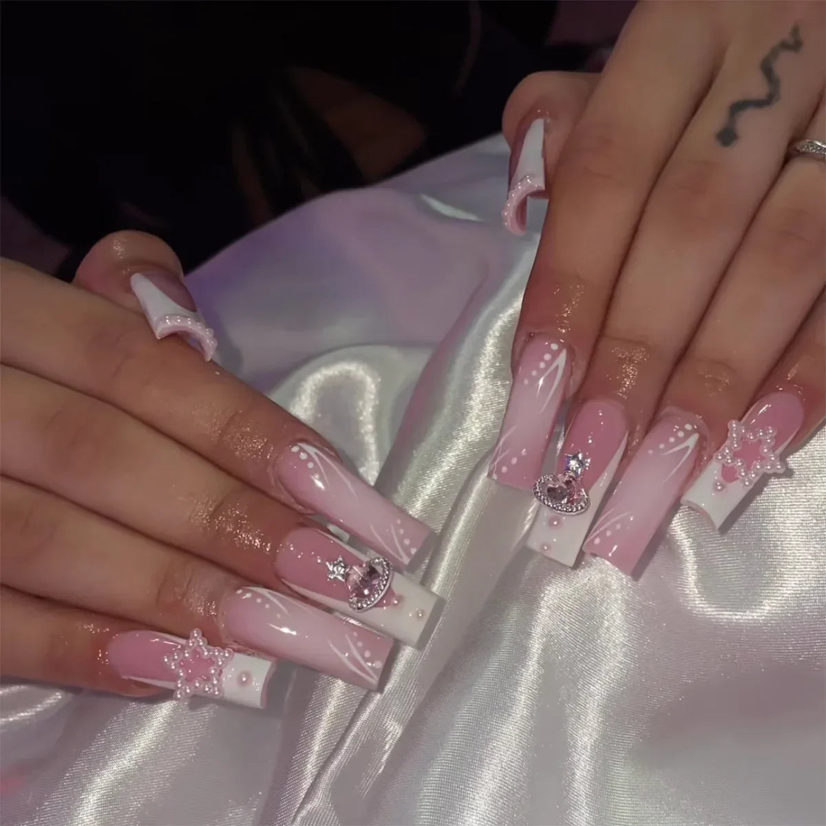 Ingvn  24Pcs Simple Blue French Fake Nails with Diamond Love Pattern Design False Nails Press on Mid-length Ballet Full Cover Nail Tips