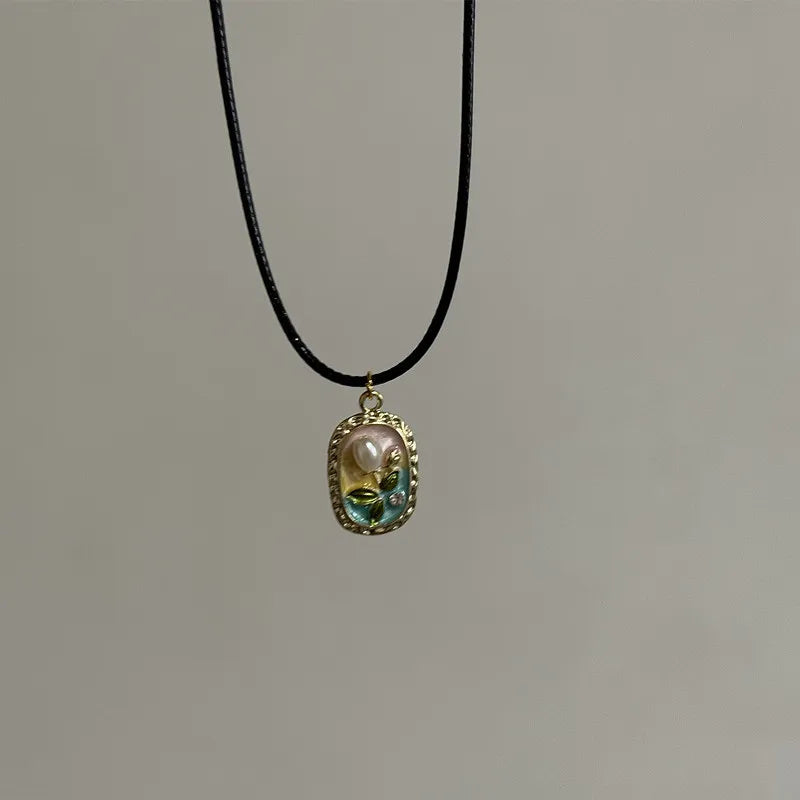 Ingvn  Vintage Drip Oil Flower Sun Pendant Necklace with Leather Rope Unique Antique Style Jewelry Accessory