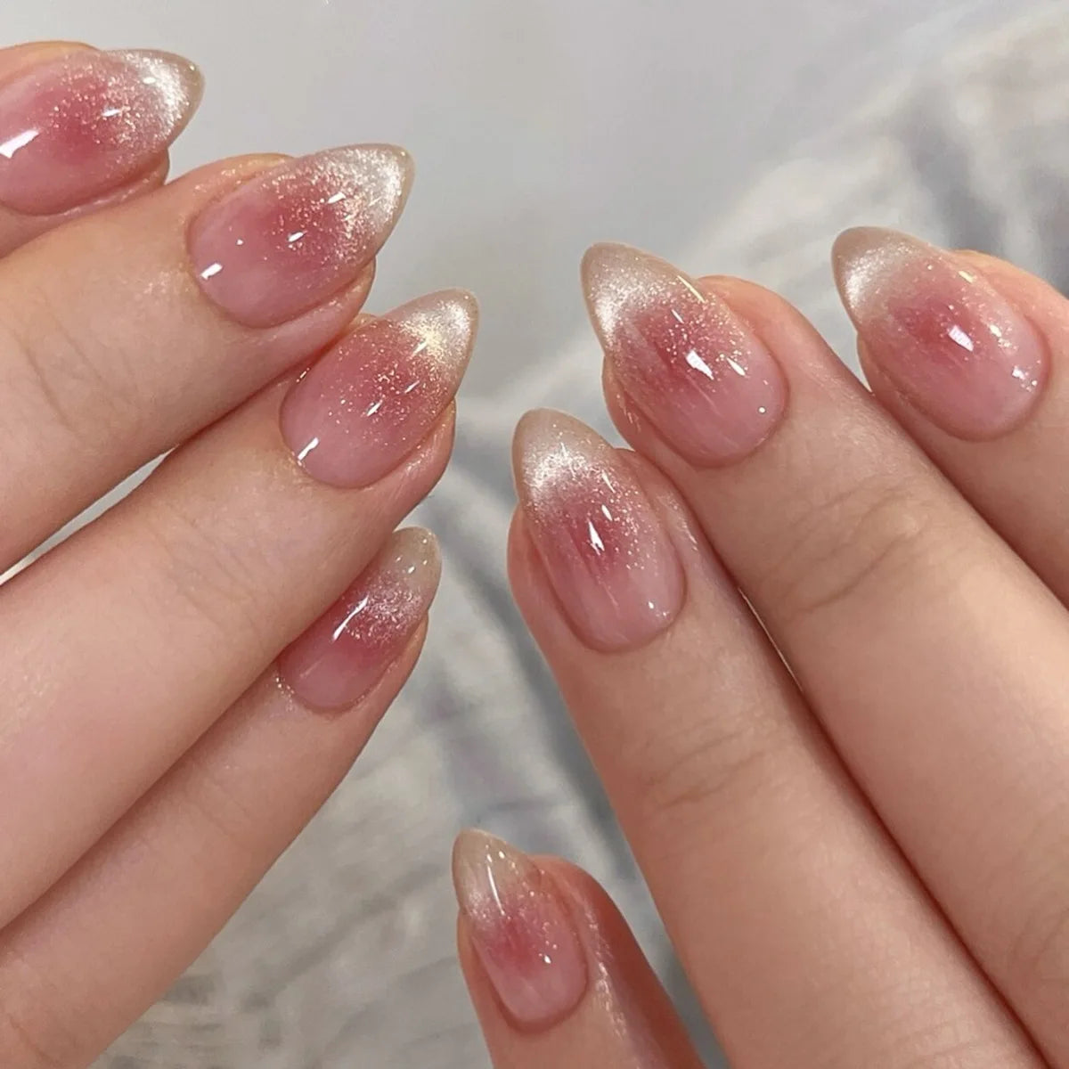 Ingvn  24Pcs Cat's Eye Design Fake Nail with Pearl Short Round Head Press on False Nails Silver French Bow Pattern Full Cover Nail Tips