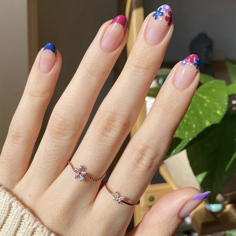 Ingvn  24Pcs Simple Green French False Nails Short Almond Fake Nails with Wave Line Design Wearable Round Head Press on Nail Tips
