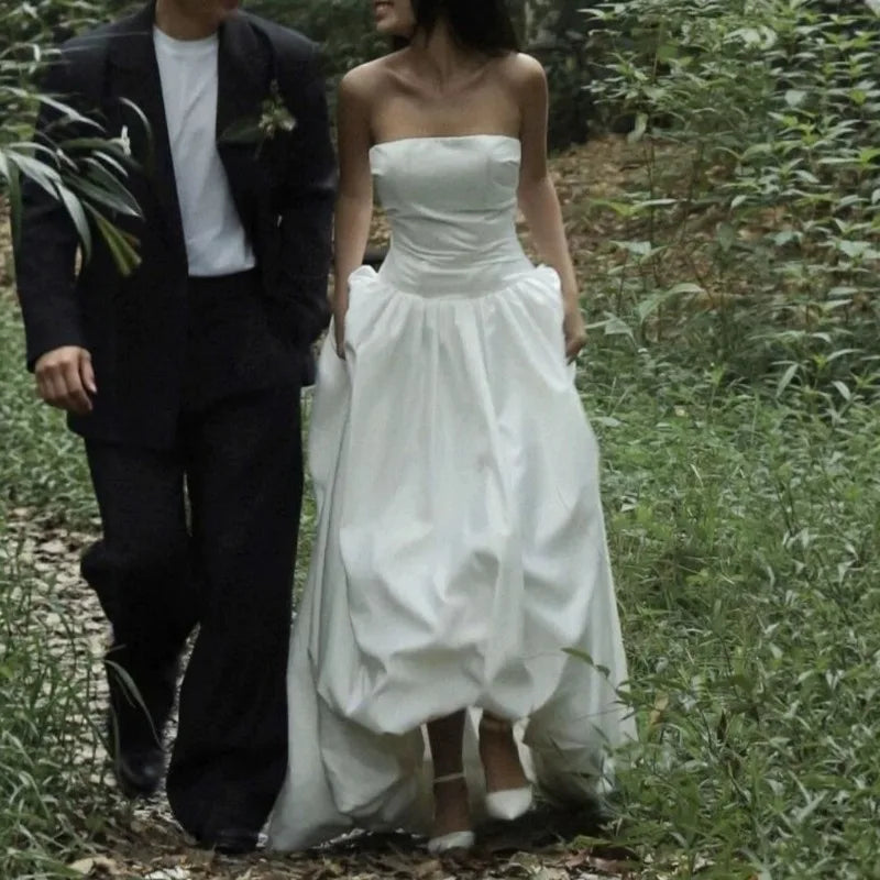 Ingvn - Korean Minimalist Strapless Satin Wedding Dress A‑Line Pleated Skirt Bridal Gown Simple Elegant For Photoshoot Elopement Wedding