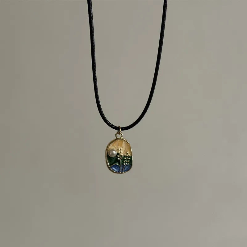 Ingvn  Vintage Drip Oil Flower Sun Pendant Necklace with Leather Rope Unique Antique Style Jewelry Accessory